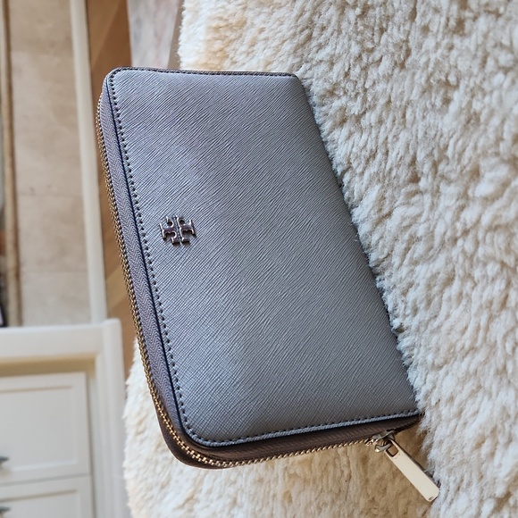 Beautiful Tory Burch Fleming Taupe Leather 3/4 Zippered Long Wallet 🩶🤎🎁 - Picture 5 of 15